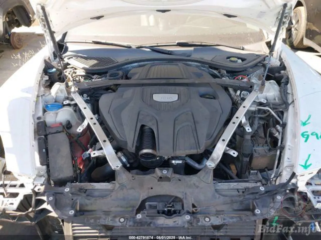 Porsche Panamera 4-10