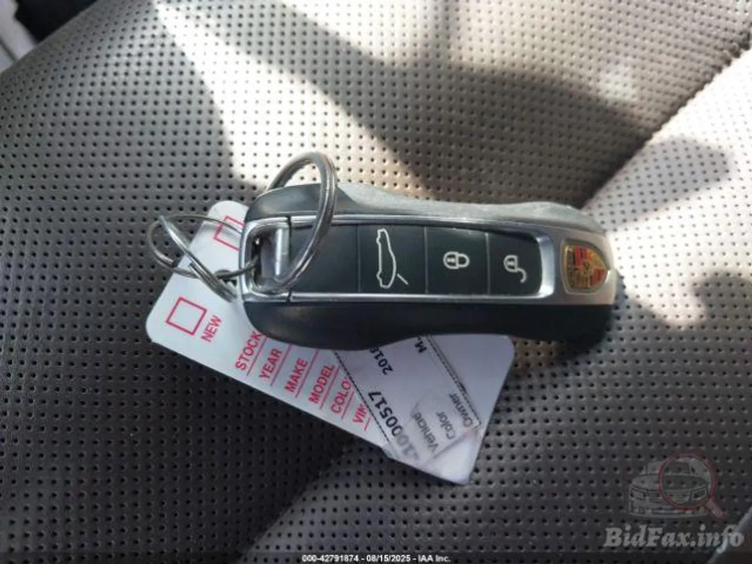 Porsche Panamera 4-11