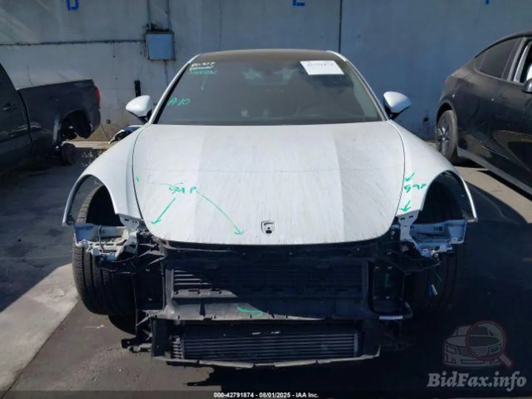 Porsche Panamera 4-13