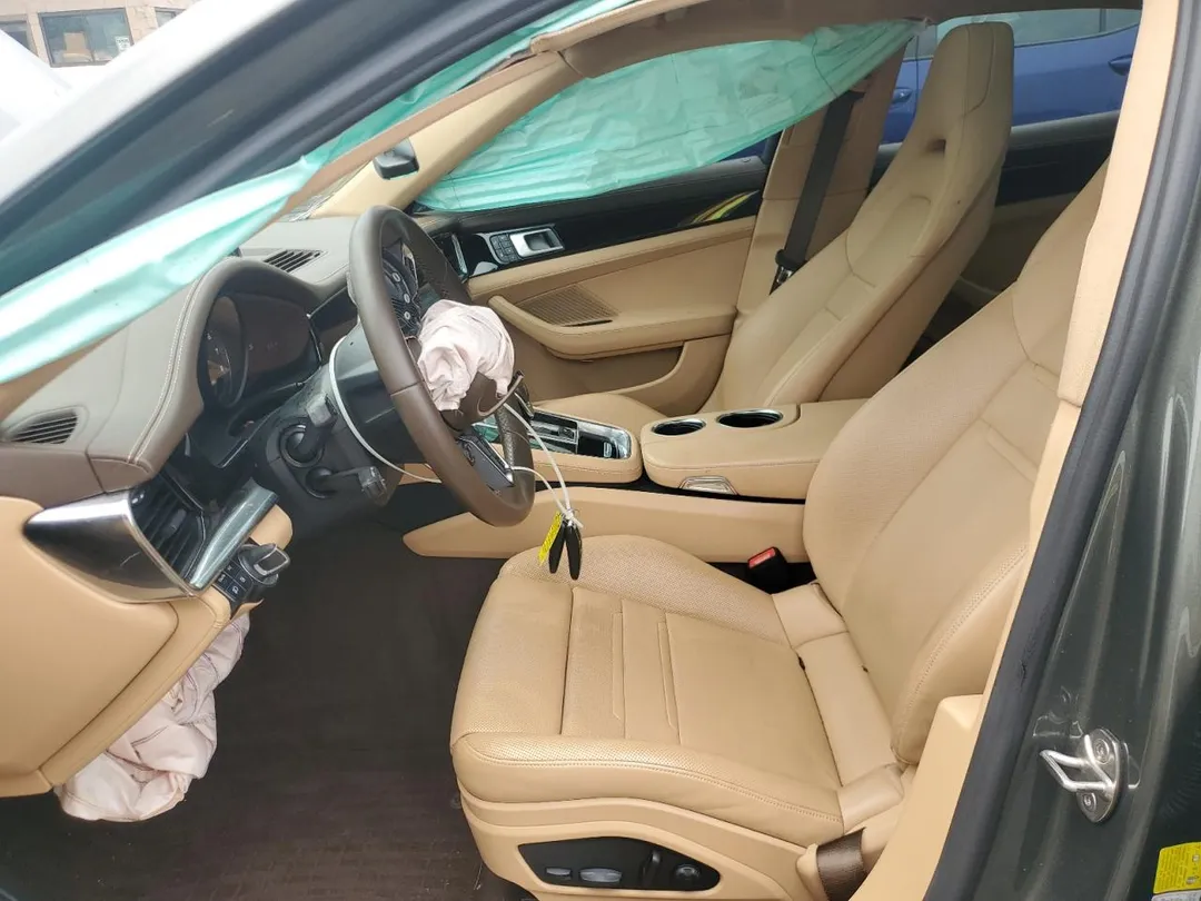 Porsche Panamera 4S-7